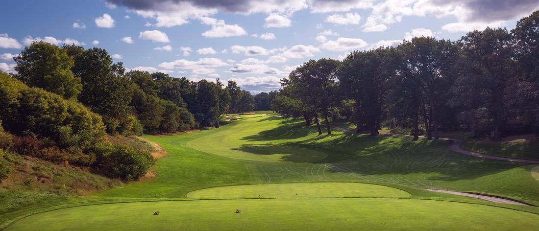<b>Hole 1   |   Par 4   |   370 yards</b><br /> 
The opening hole is very typical of Stanley Thompson, the absence of fairway bunkers and bowl-shaped fairway is a gentle welcome to the course. But the green features a large false front, steep contours and is surrounded by bunkers placing a premium on the approach.