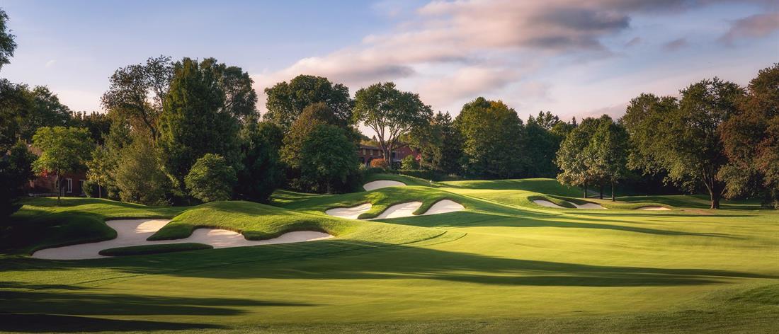 <b>Hole 12   |   Par 4   |   394 yards</b><br /> 
One of Stanley Thompson’s finest architectural moments. He actually increased the height of the left hills by six feet to make those fairway bunkers even more dramatic. Play safely right and then aim for the right center and hope your approach stays short leaving an uphill putt.